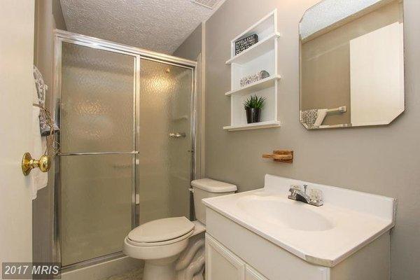 Townhouse bath staging