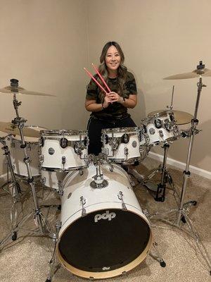 DSA Drummer H.L. is rock'n her new drum set from Drum Sync Academy Shop!