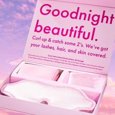 Our deluxe sleep set ensures your lashes look great in the morning while you get your beauty sleep!