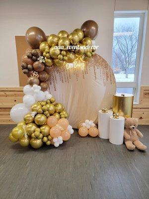 Round balloon decor for babyshower