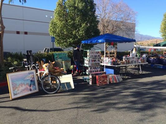 Antique swap meet in the parking lot!!!!