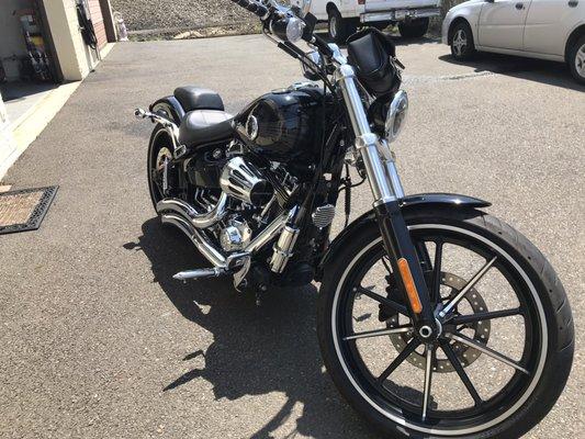 Complete detail and polish on a beautiful Harley