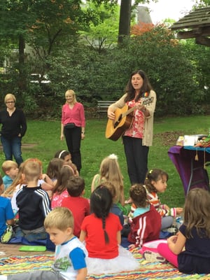 Cantor Becker entertains at PJ Library event