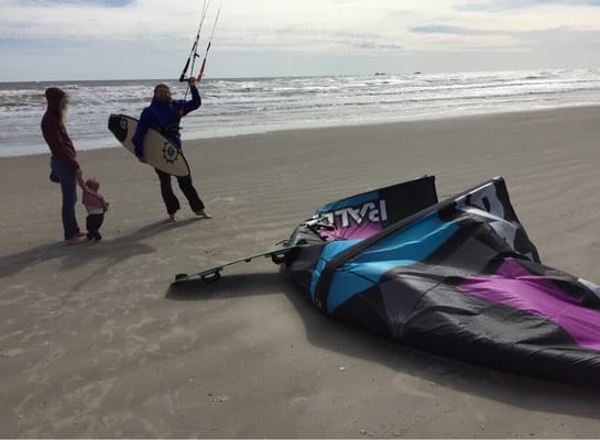 Kite session with Houston Kiteboarding at the sea wall in Galveston Texas.