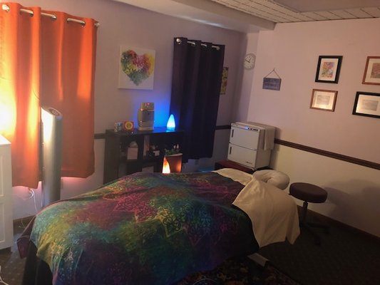 My cozy and warm massage room!