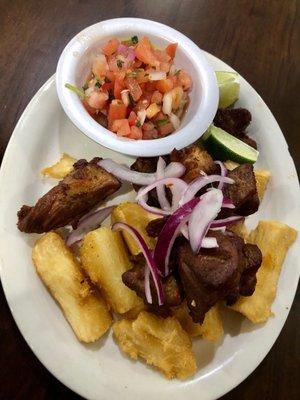 Yuca con Chicharron