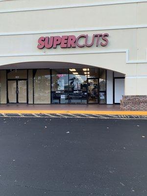 The front of Supercuts in Pompano