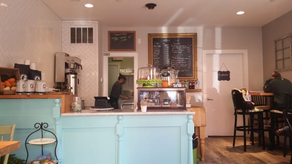 Order counter. Pickup counter on right hand side by condiment station.