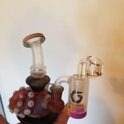 Collaboratively made rig by juicy j and I forgot the other companies lol. The dropdown/ collector is glas house brand, with a quartz nail