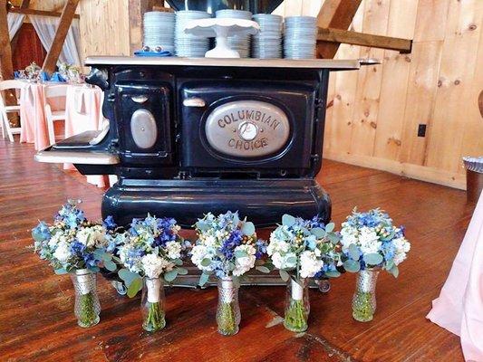 Eco-chic, rustic wedding in blue and white!