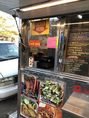 Tacos el Güero ordering window