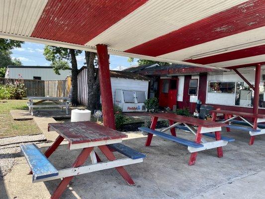 Clean and cared for eating area.