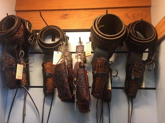 Nice selection and price on Western revolver holsters.