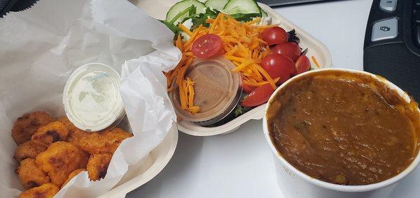 Buffalo Cauliflower, side salad and vegan chile!!!!