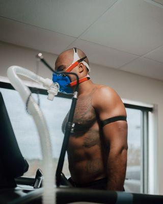 VO2 max testing measures the maximum amount of oxygen your body can utilize during intense exercise. This test is crucial for runners!