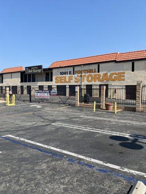 Entrance/Exit Gate and Office parking