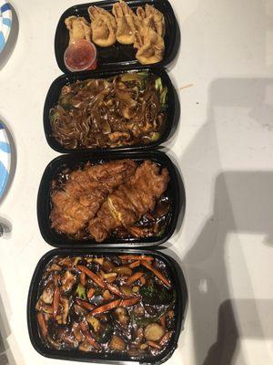 Crab Rangoon, drunken noodle, almond chicken, pad pak