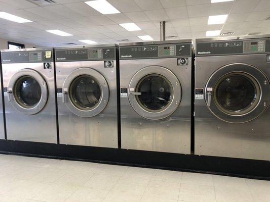 washing machines, laundry, laundromat.