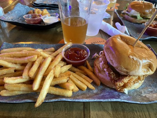 Chicken sandwich with a Hefeweizen