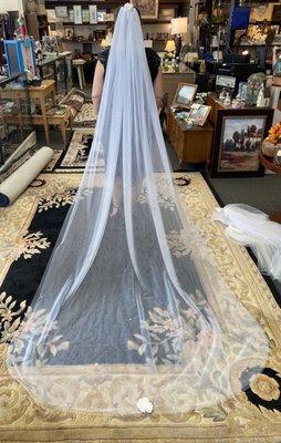 Extra long and short veils