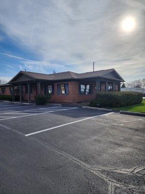 Exterior of Mad River Vet Hospital East location.