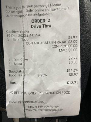 3 tacos de frijoles en tortilla de maíz $12!!!!!! No way! Muy caro!!! Estafa!