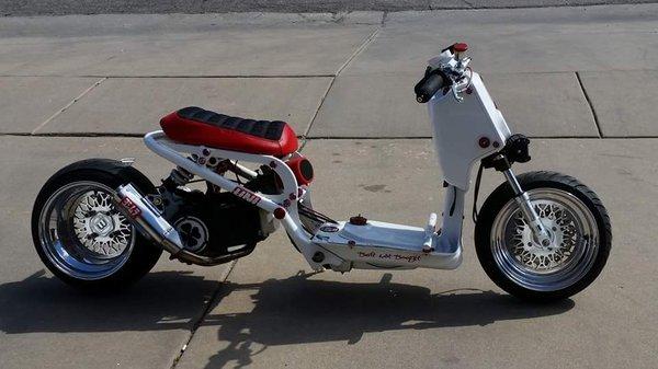 Honda Ruckus with Red carbon fiber and Bride seat cover