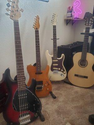 J & E Guitars