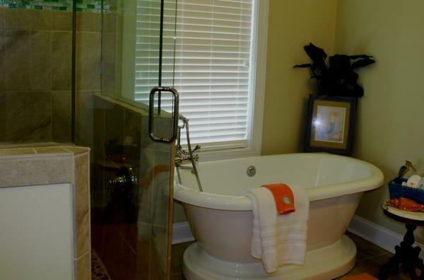 Bathroom with large shower and slipper air jet tub in Mermaid Dream