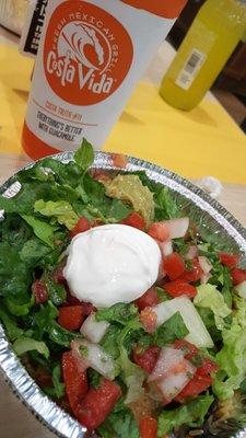 The daily special on a Wednesday is the grilled chicken bowl which I got with black beans, salsa, guac, sour cream & tomatila sauce. Tasty!