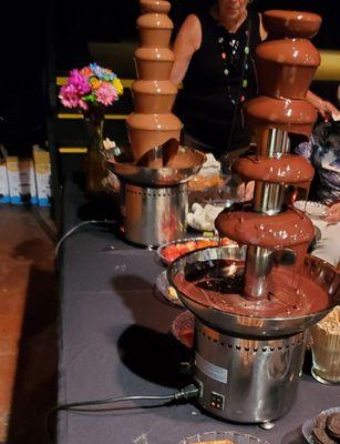 Chocolate fondue fountains