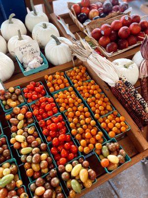 Super fresh produce & seasonal goods