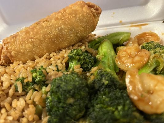 Lunch Shrimp with Broccoli and egg roll