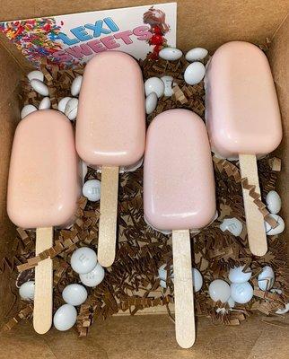 A must try order of these beautiful cake pops!