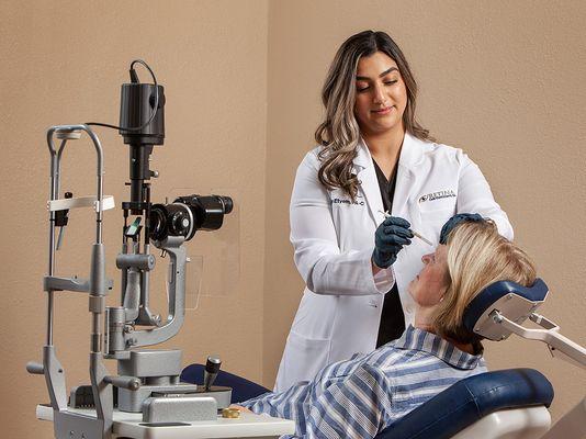 Administering eye injections, our skilled ophthalmology team at Shane Retina ensures patient comfort and precision.