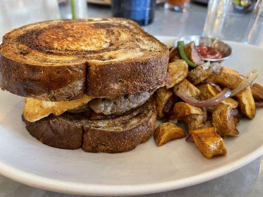 Rye breakfast sandwich