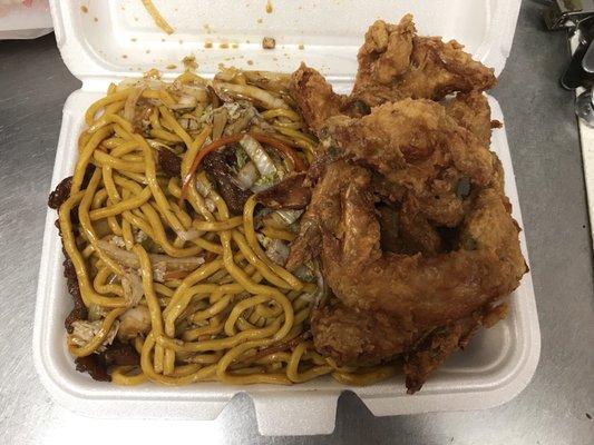 Beef lo Mein with 10pcs chicken wings