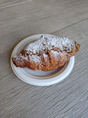 pistachio croissant