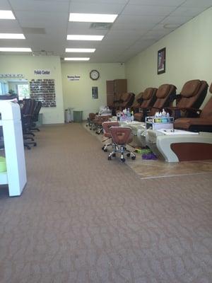 Multiple chairs for pedicures, but it's more efficient to schedule in advance. Trust me!