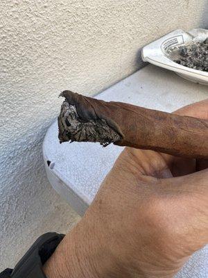 Uneven burning cigar