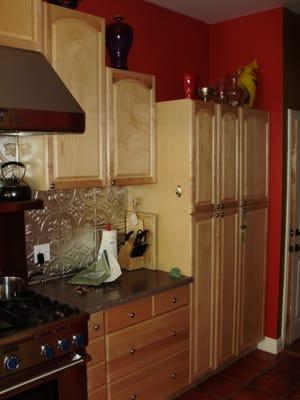 Kitchen cabinets & countertops