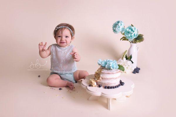 Birthday cake smash photo session!