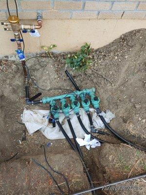 Valves assembly and valve manifold for irrigation