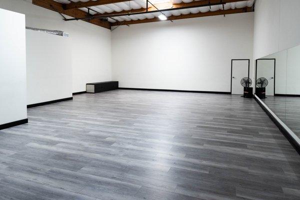 Studio B - Medium Room (1,300 sq. ft.)