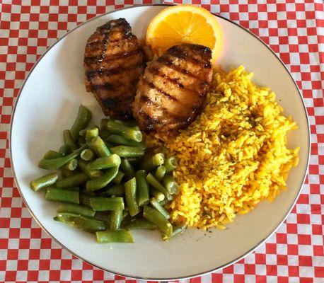 grilled pork chops yellow rice and veggies