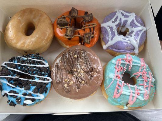 Plain glazed, Reese's, Taro, Oreo, Nutella and Cotton Candy