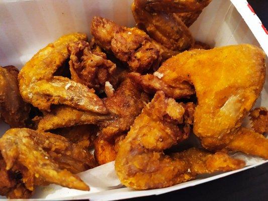 Whole fried chicken wings