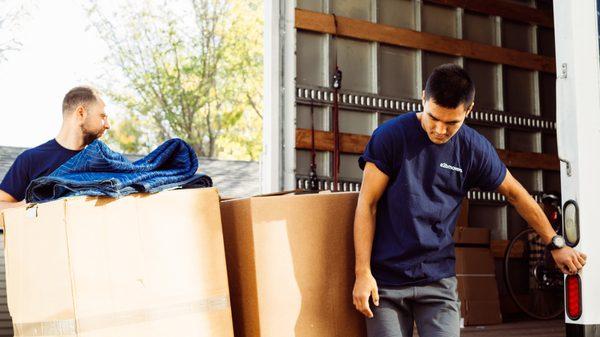 Friendly and experienced team of movers in Irvine