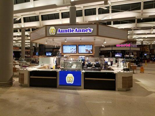 Auntie Anne's EWR