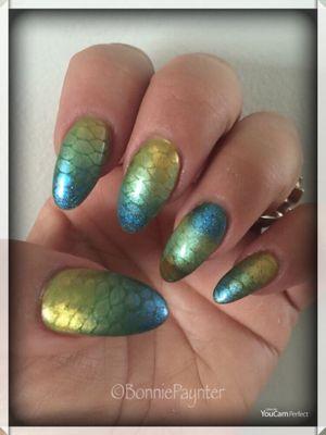 Netting effect on acrylic nails by Bonnie